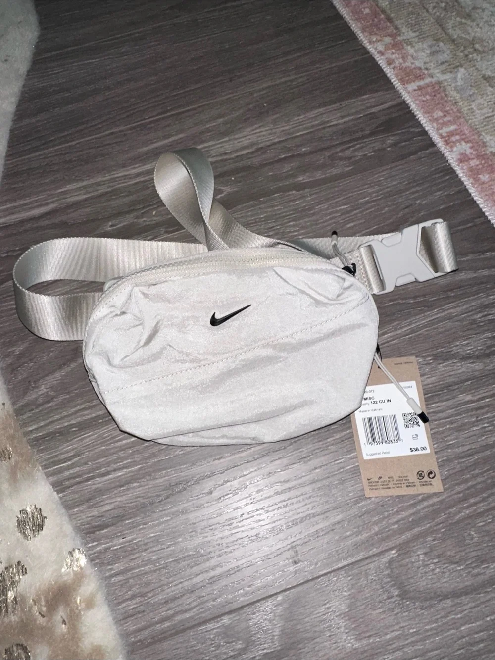 Nike Aura Crossbody Bag (2L) NWT IN LIGHT BONE AND BLACK - Picture 2 of 9